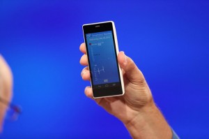 La camisa inteligente de Intel necesitaría de una aplicación en el smartphone que recibiría la información sobre la salud del usuario. 