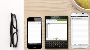 A través de esta foto, BlackBerry quiere mostrar, comparando su Passport con los nuevos iPhone, el tamaño del dispositivo. 