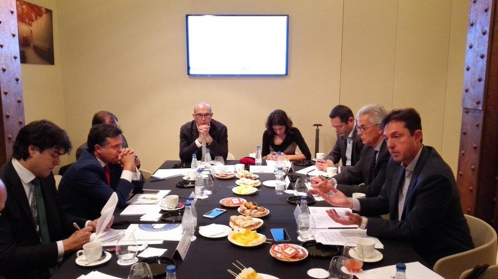 Los responsables de Capgemini, Everis, Vass, Leadclic, Deloitte, Aborda, Atos y Accenture durante el encuentro con la prensa